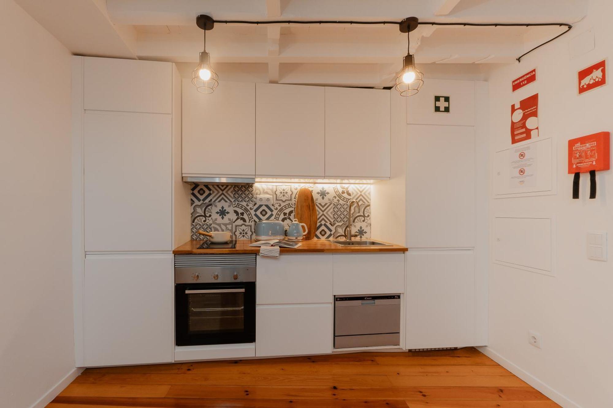 Stylish Getaway In A Mezzanine Flat By The Castle Apartment ลิสบอน ภายนอก รูปภาพ