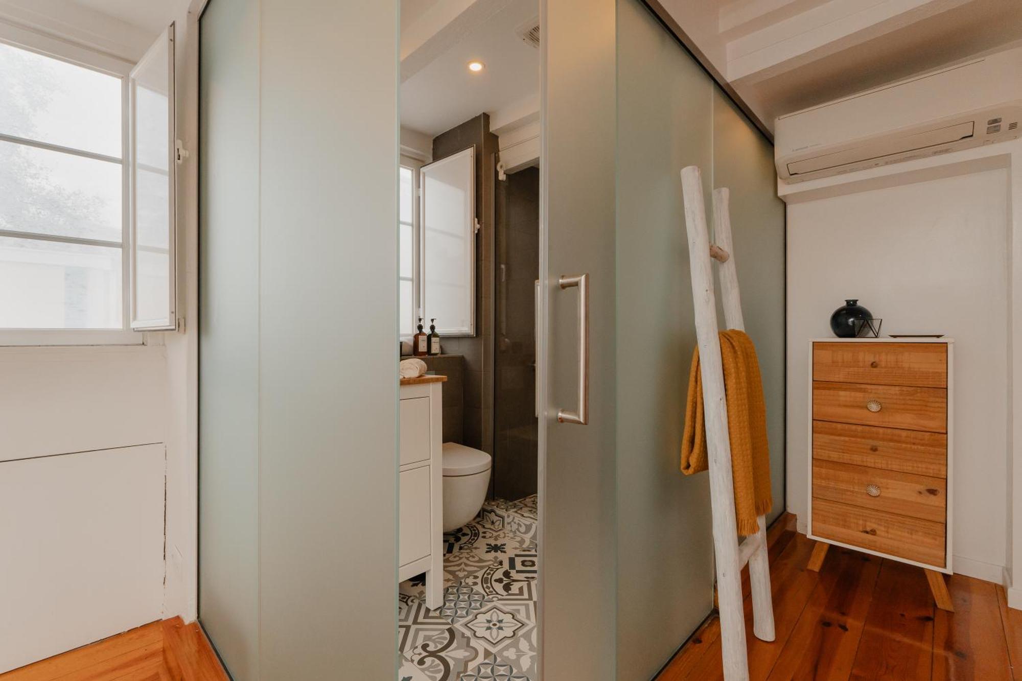 Stylish Getaway In A Mezzanine Flat By The Castle Apartment ลิสบอน ภายนอก รูปภาพ