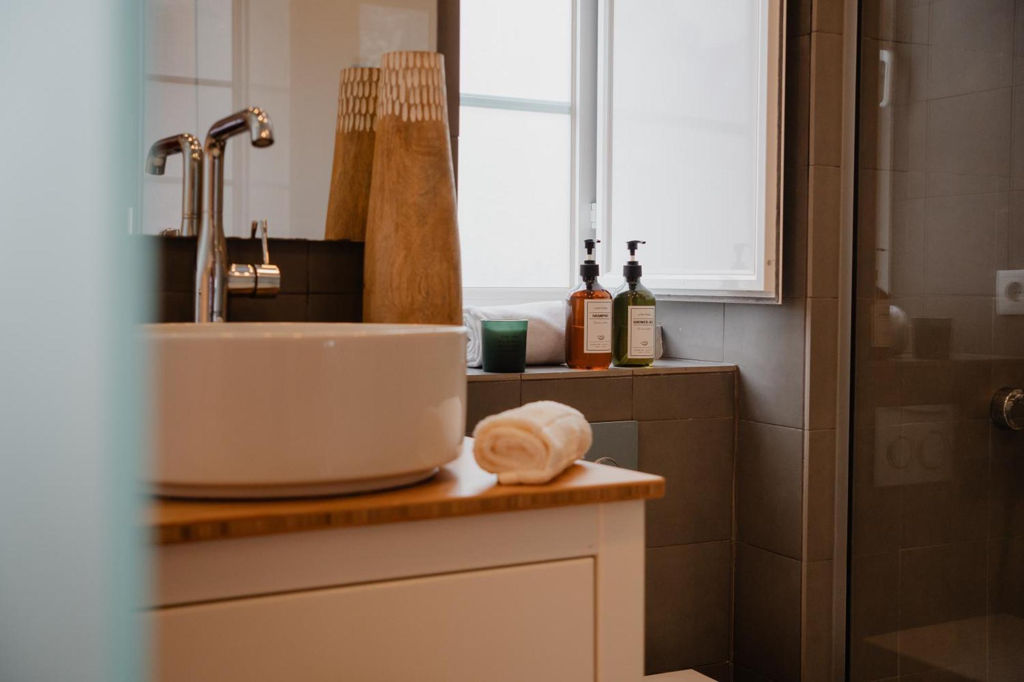 Stylish Getaway In A Mezzanine Flat By The Castle Apartment ลิสบอน ภายนอก รูปภาพ