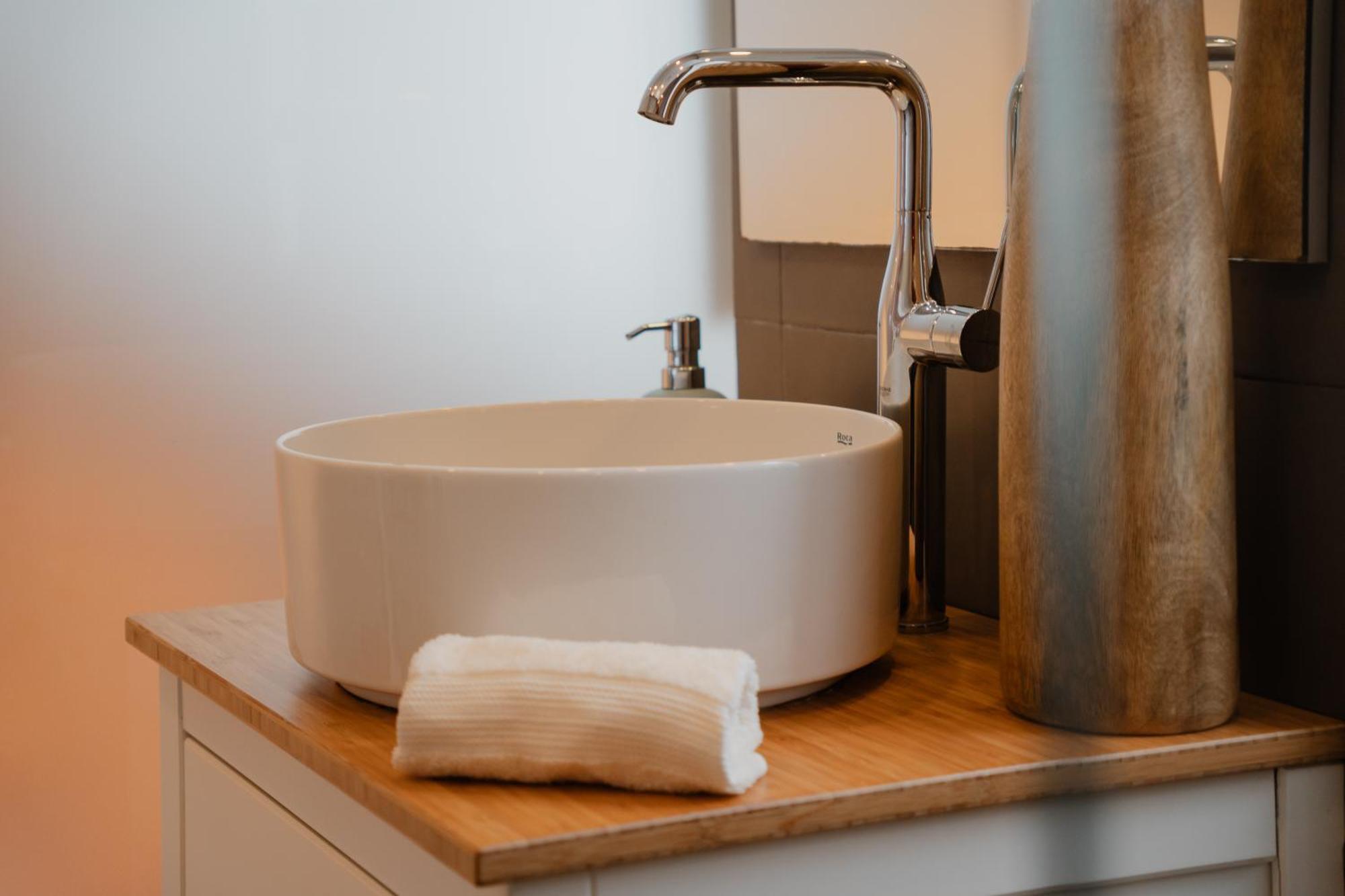Stylish Getaway In A Mezzanine Flat By The Castle Apartment ลิสบอน ภายนอก รูปภาพ