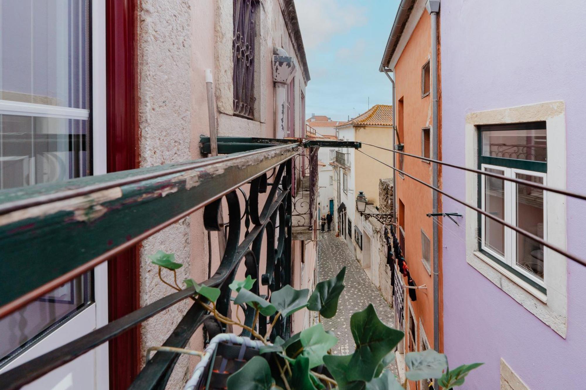 Stylish Getaway In A Mezzanine Flat By The Castle Apartment ลิสบอน ภายนอก รูปภาพ